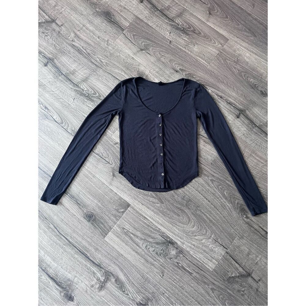 Urban Outfitters Black Long Sleeve w Buttons size Medium